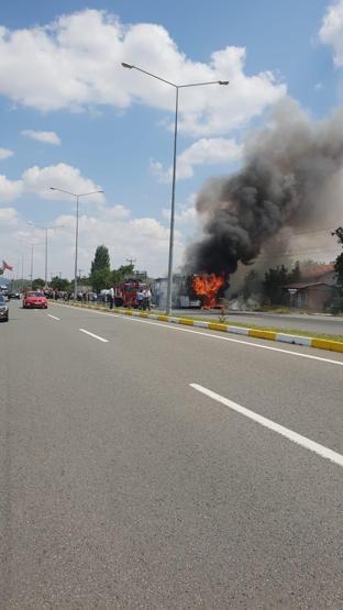 Son dakika haberleri... Balıkesirde yolcu otobüsü yandı: 2si çocuk 5 kişi öldü