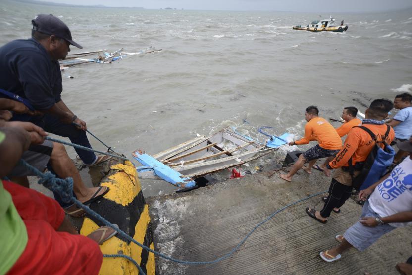 Filipinlerde 3 feribot alabora oldu: 31 ölü