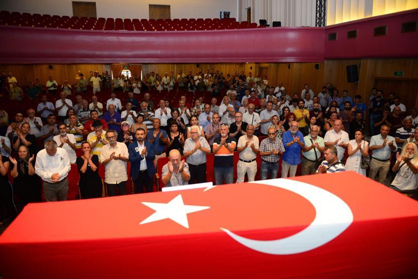 Ünlü oyuncu Cengiz Sezici, Adanada toprağa verildi
