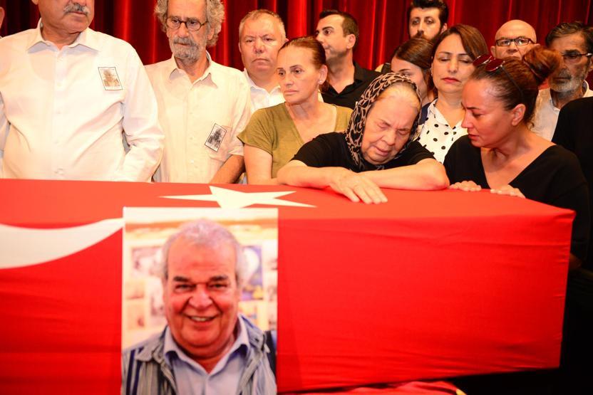 Ünlü oyuncu Cengiz Sezici, Adanada toprağa verildi