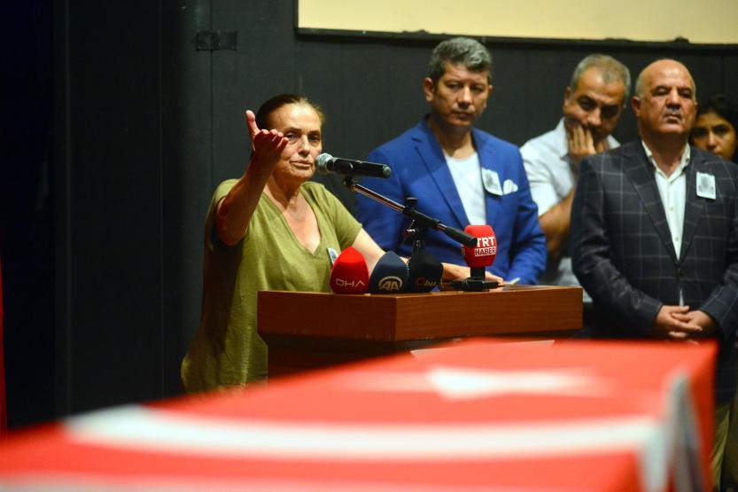 Ünlü oyuncu Cengiz Sezici, Adanada toprağa verildi
