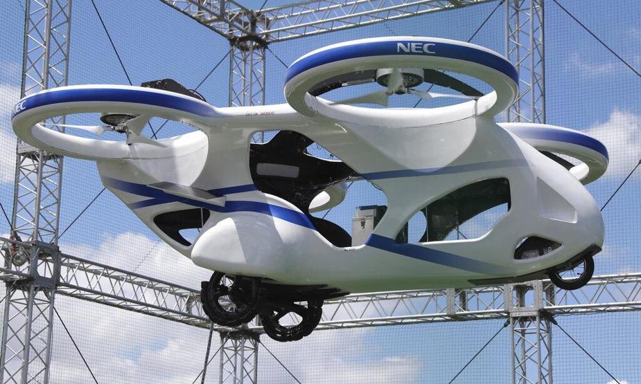 Japonyada prototip uçan otomobil deneme uçuşu yaptı