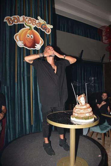 Hakan Akkayaya yılan pastalı sürpriz