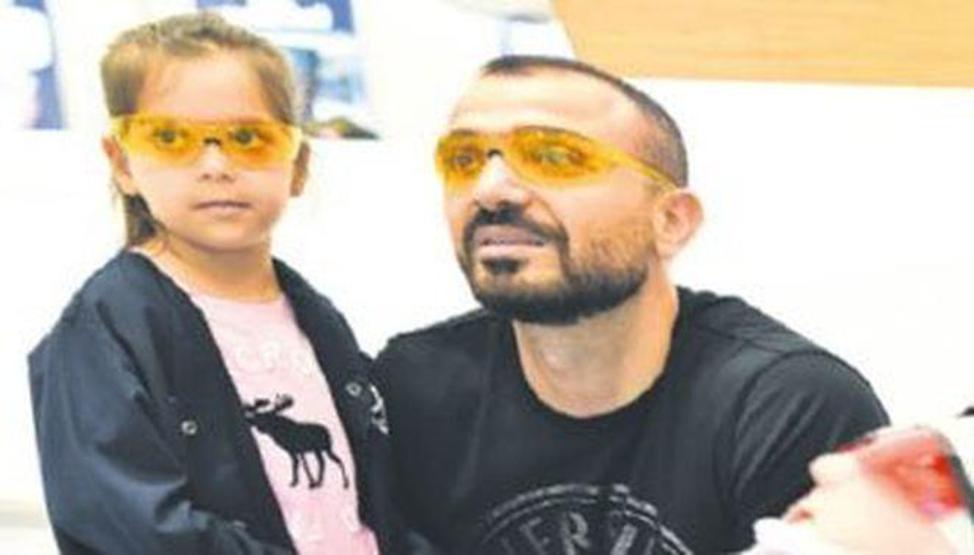 Demet Akalın köpeği için VIP araç kiraladı