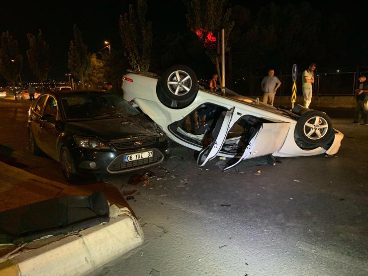 İstanbulda feci kaza Takla atan otomobil bir aracın üstüne düştü
