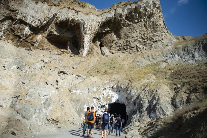 Iğdırdaki Tuz Dağına yabancı turist akını... Tanıtımlarla ilçemizi duymayan kalmayacak
