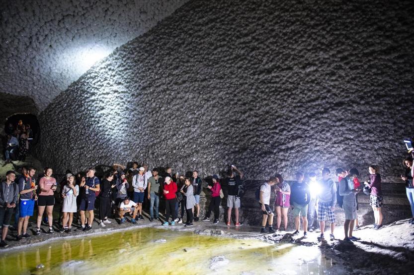 Iğdırdaki Tuz Dağına yabancı turist akını... Tanıtımlarla ilçemizi duymayan kalmayacak