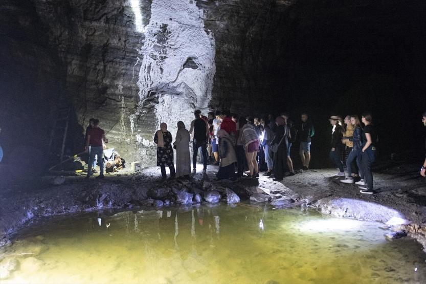 Iğdırdaki Tuz Dağına yabancı turist akını... Tanıtımlarla ilçemizi duymayan kalmayacak