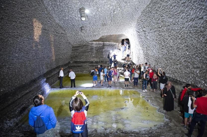 Iğdırdaki Tuz Dağına yabancı turist akını... Tanıtımlarla ilçemizi duymayan kalmayacak