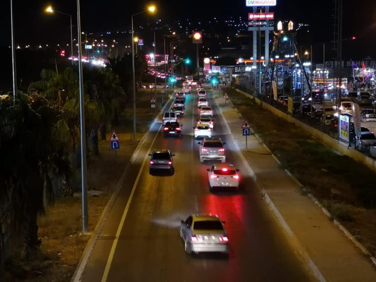 Dönüş trafiği erken başladı Tekirdağ-İstanbul yolunda yoğunluk…
