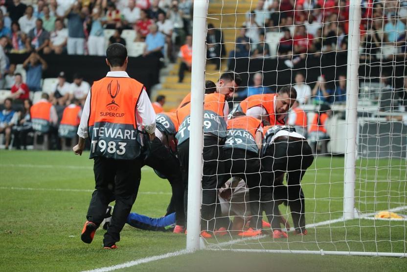 UEFA Süper Kupa finalinde Youtuber Fester Abdü sahaya girdi