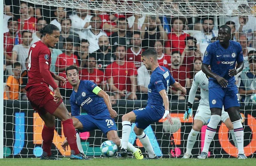 UEFA Süper Kupa finalinde Youtuber Fester Abdü sahaya girdi