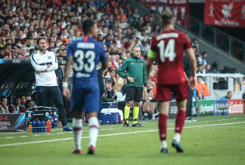 UEFA Süper Kupa finalinde Youtuber Fester Abdü sahaya girdi