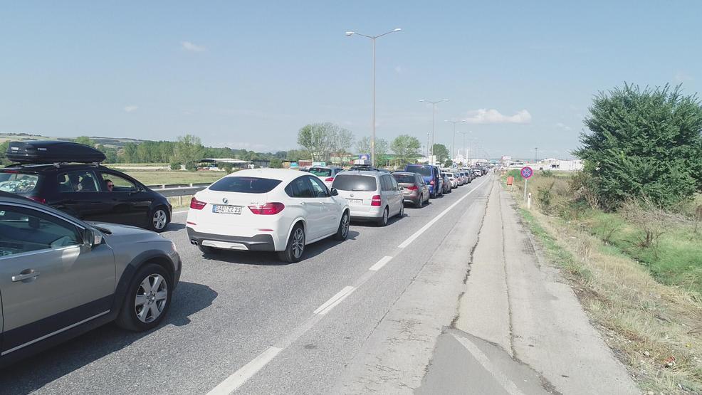 Kapıkulede gurbetçilerin dönüş kuyruğu