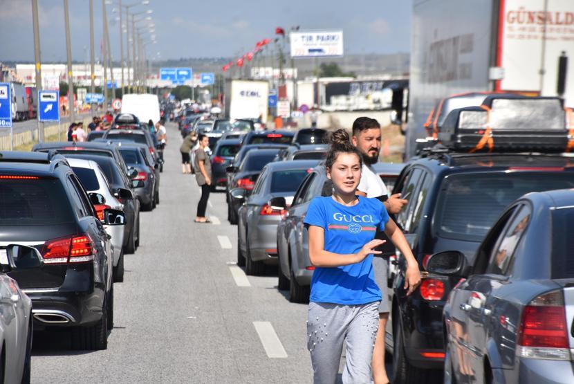 Kapıkulede gurbetçilerin dönüş kuyruğu
