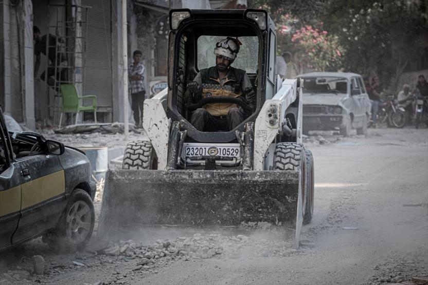 İdlibe yoğun hava saldırıları sürüyor O an hayat durdu