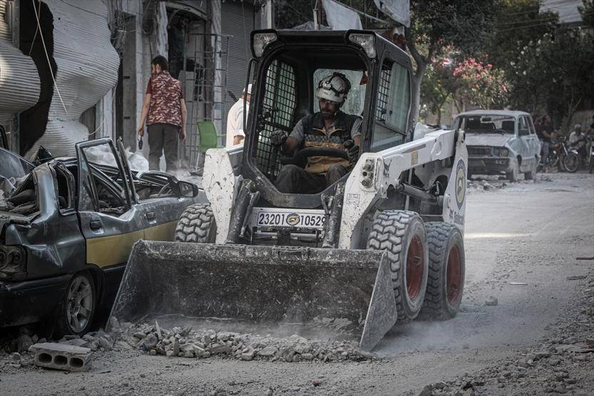 İdlibe yoğun hava saldırıları sürüyor O an hayat durdu