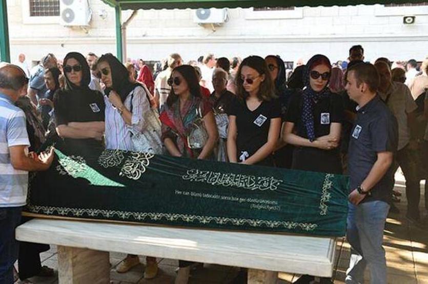 Babaya veda Son kez tabuta baktı...