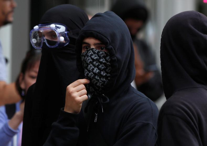 ABDde aşırı sağcıların yürüyüşü olaylı bitti: 13 gözaltı, 6 yaralı