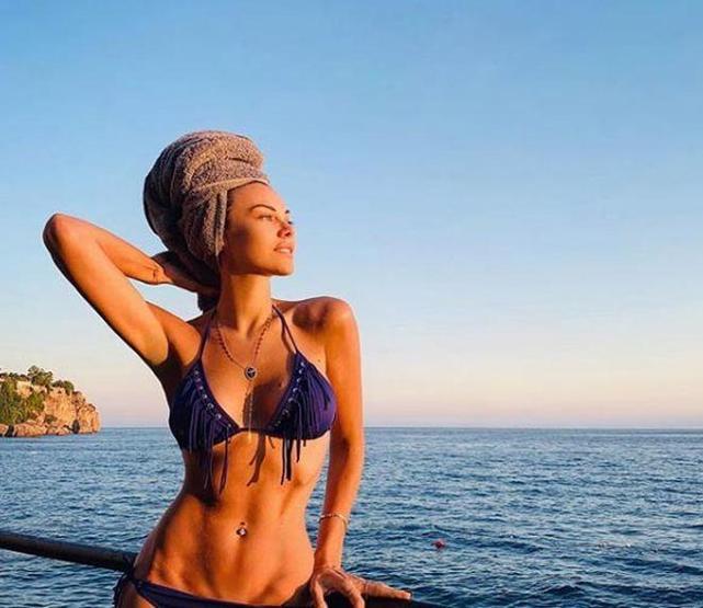 Tuvana Türkayın bikinili pozu olay oldu