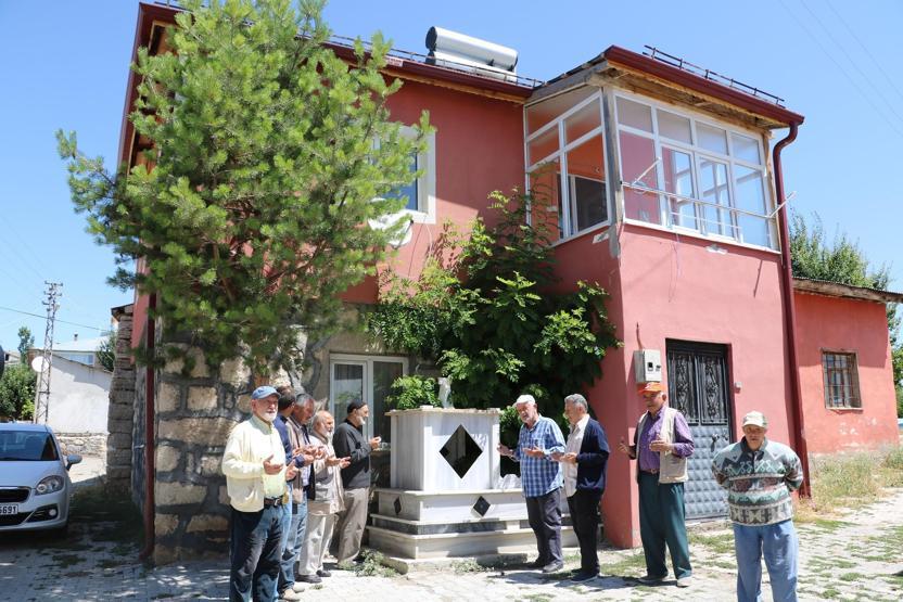 Birçok kişinin rüyasını gördüğü yere kabir yaptılar