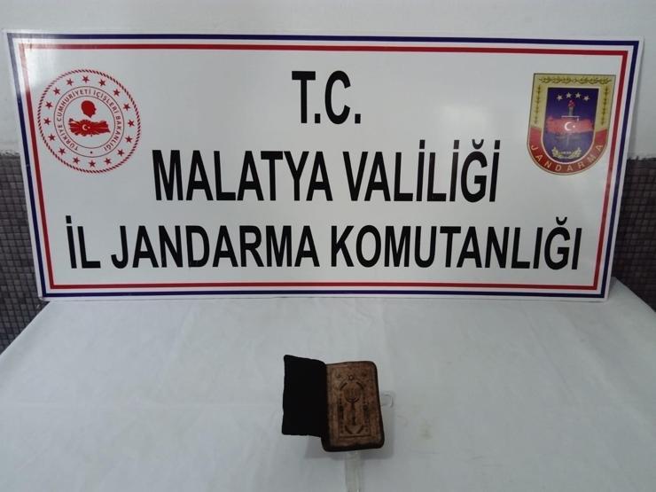 Malatyada İbranice el yazması kitap ele geçirildi