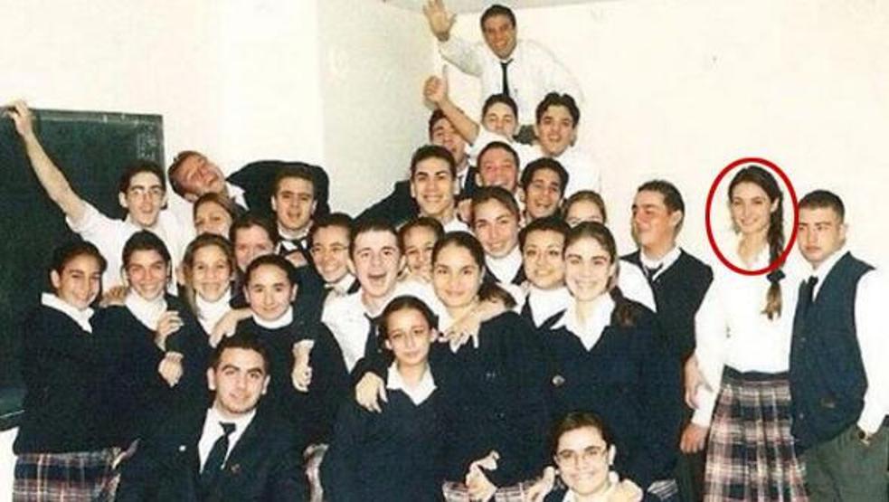 En sağda saçını örmüş zat benim