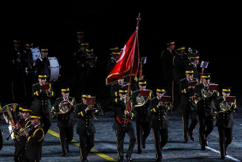 Kızıl Meydanda Türk mızıkasının gösterisi