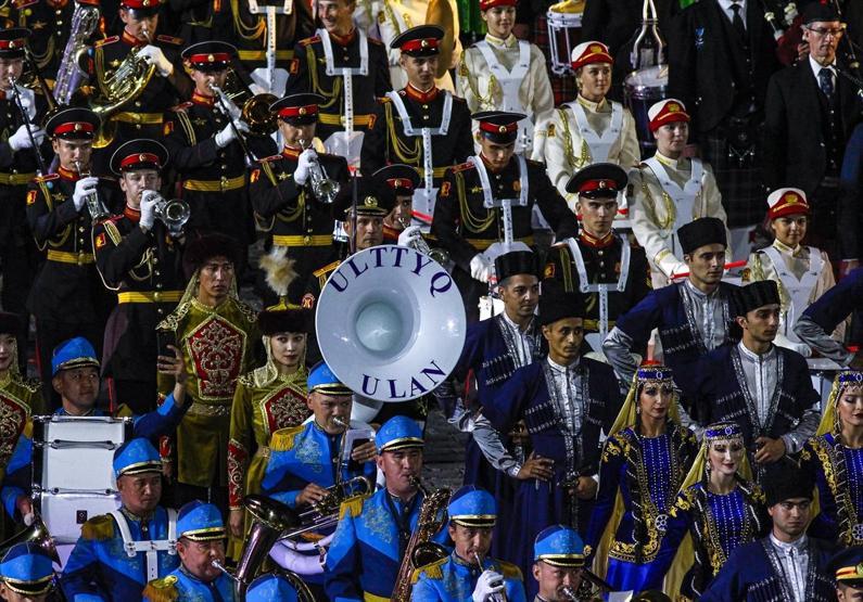 Kızıl Meydanda Türk mızıkasının gösterisi
