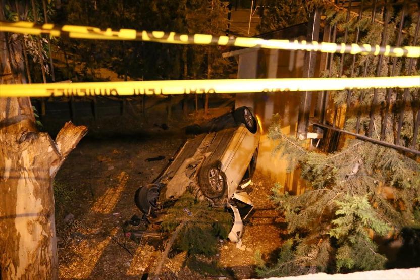 İzmirde feci kaza: Ölü ve yaralılar var