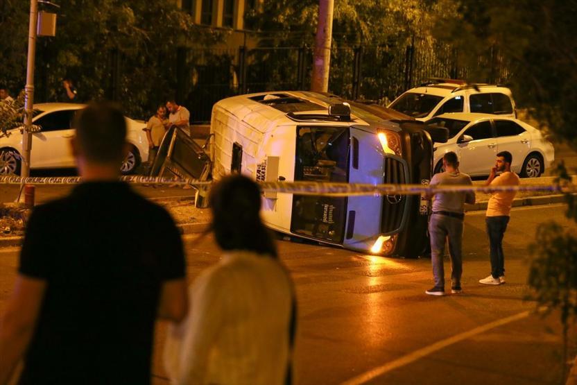 İzmirde feci kaza: Ölü ve yaralılar var
