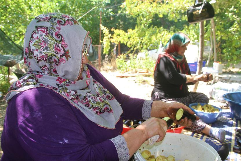 Kış hazırlıkları başladı Bu da kurutmalık’ mesaisi