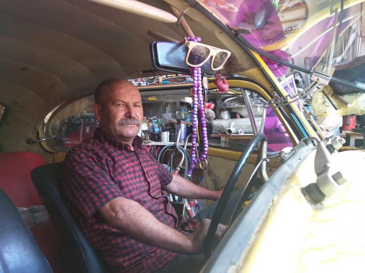 Klasik Volkswagenlere gözü gibi bakıyor