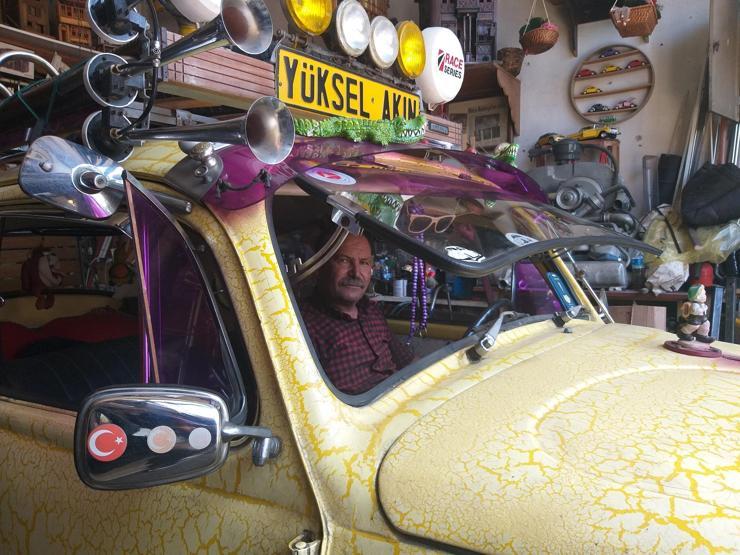 Klasik Volkswagenlere gözü gibi bakıyor