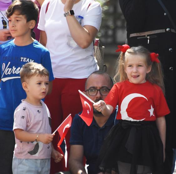 30 Ağustos Zafer Bayramı yurtta coşku ile kutlanıyor