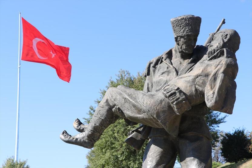 Kütahyalılar şehitliğe akın etti