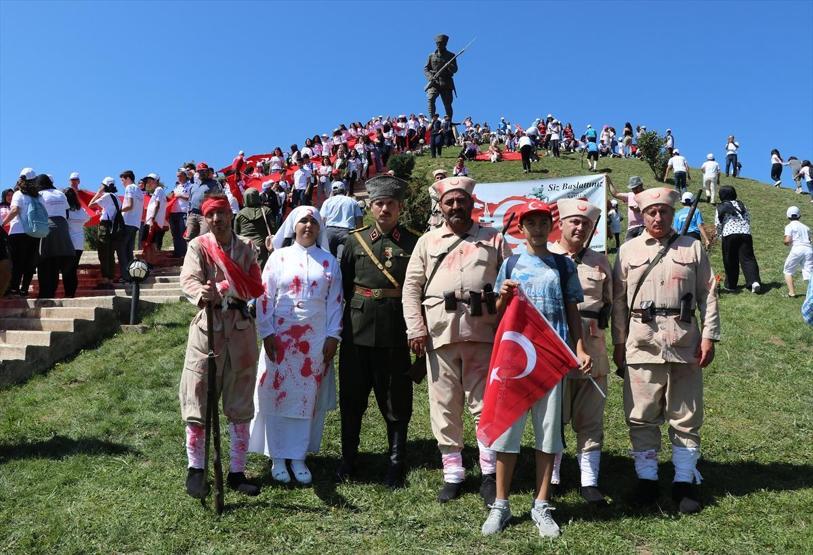 Kütahyalılar şehitliğe akın etti