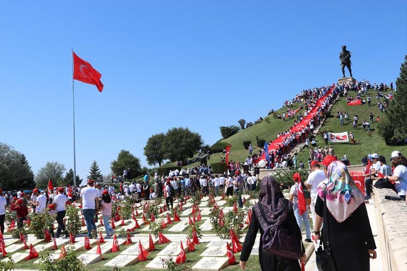 Kütahyalılar şehitliğe akın etti