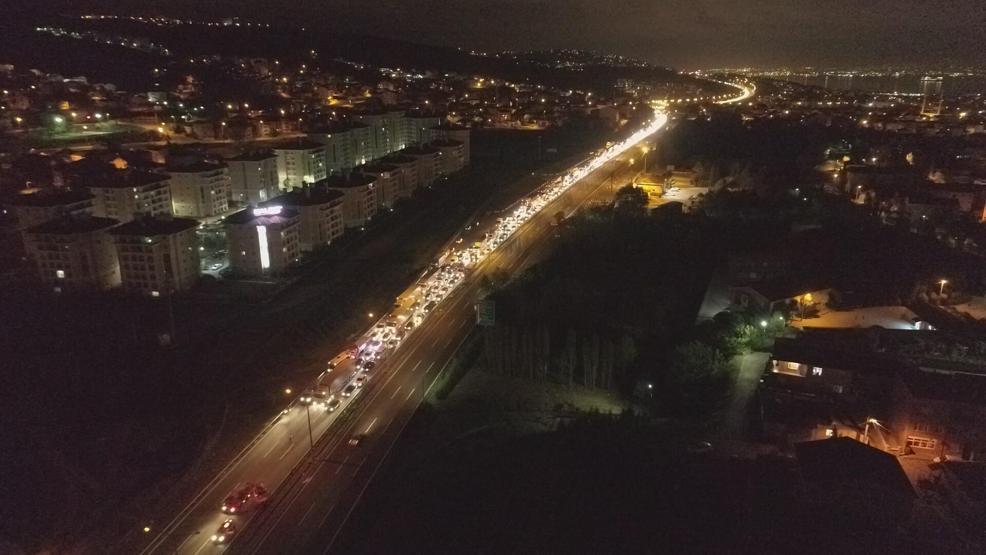 Kocaeli TEMde makas terörü Otomobil TIRa arkadan çarptı