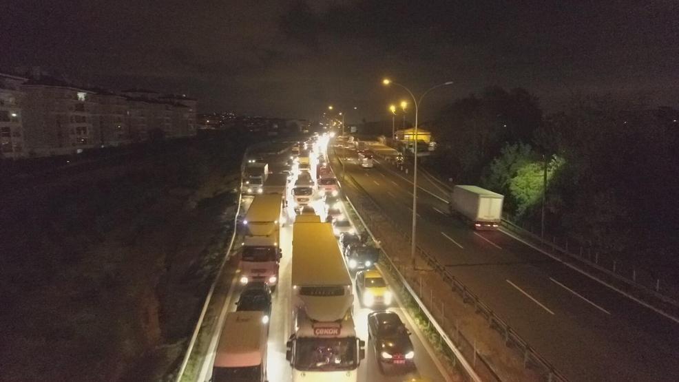 Kocaeli TEMde makas terörü Otomobil TIRa arkadan çarptı
