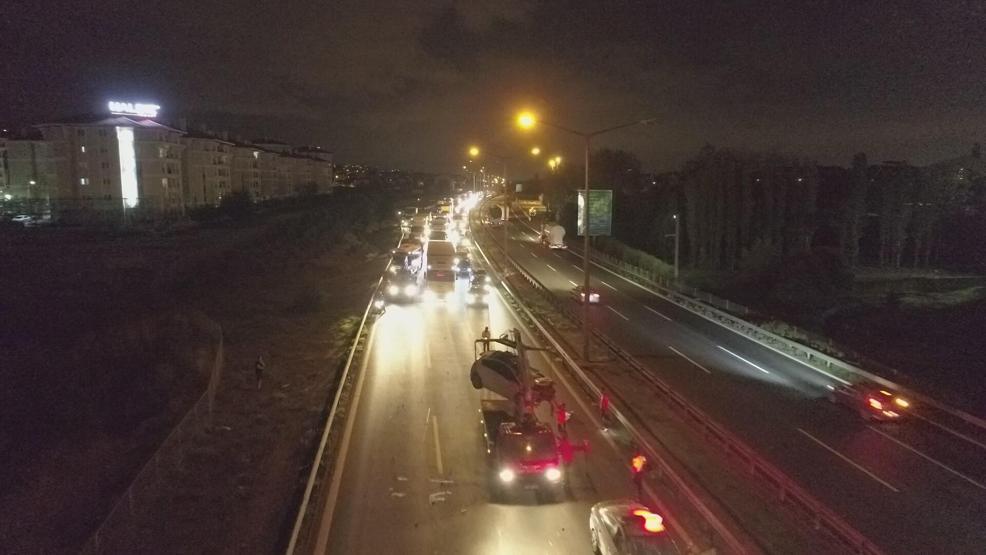 Kocaeli TEMde makas terörü Otomobil TIRa arkadan çarptı