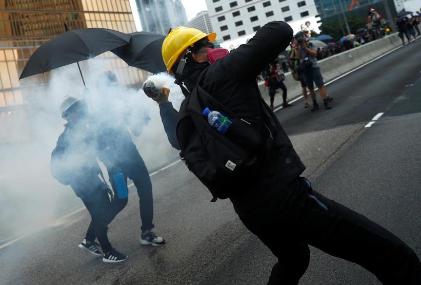 Hong Kong’da protestolar devam ediyor: Yüz binlerce gösterici sokaklarda