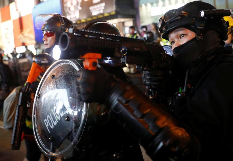 Hong Kong’da protestolar devam ediyor: Yüz binlerce gösterici sokaklarda