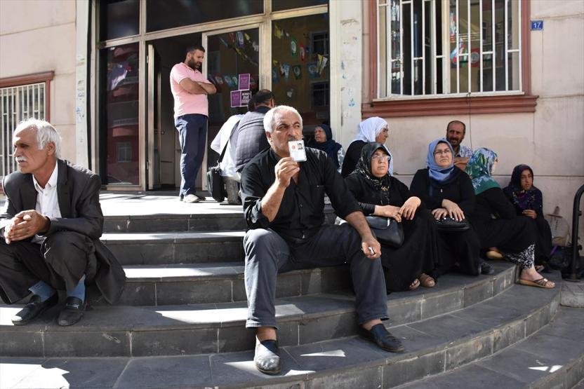 Diyarbakır annelerinin oturma eylemine katılım sürüyor