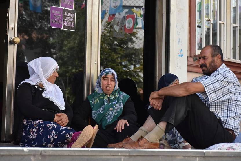Diyarbakır annelerinin oturma eylemine katılım sürüyor