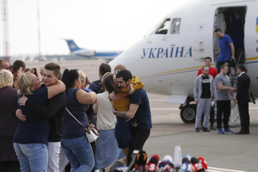 Tüm dünya bu görüntüleri izledi Rusya ve Ukrayna esir değişimi tamamlandı