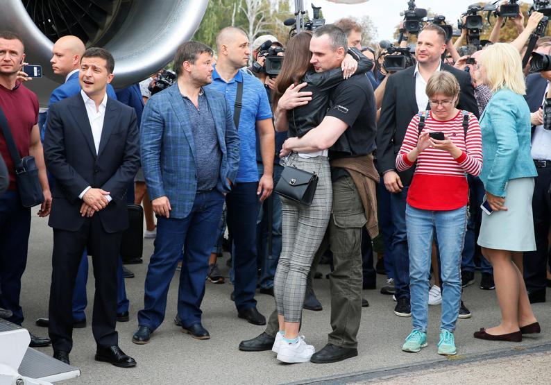 Tüm dünya bu görüntüleri izledi Rusya ve Ukrayna esir değişimi tamamlandı