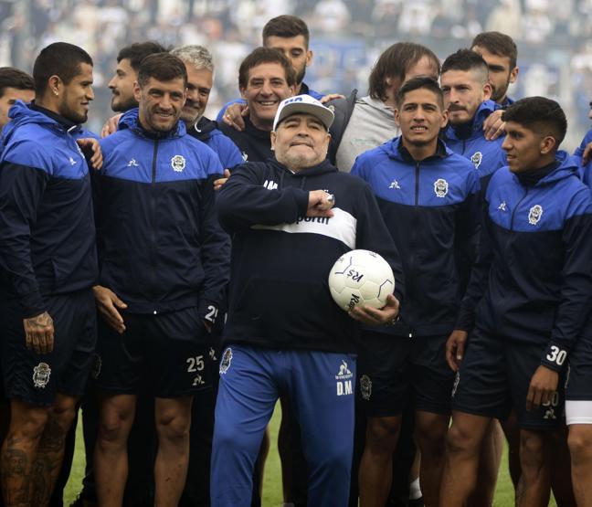 Maradona idmana çıktı Arjantin sallandı