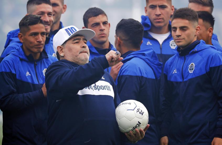 Maradona idmana çıktı Arjantin sallandı