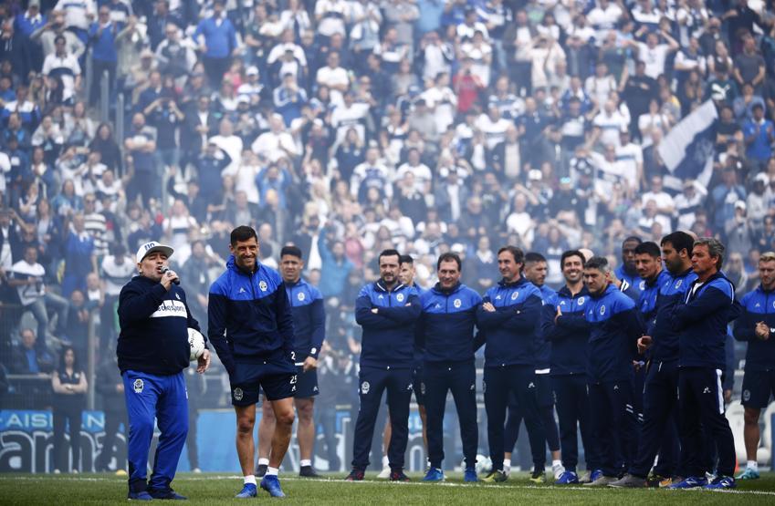 Maradona idmana çıktı Arjantin sallandı